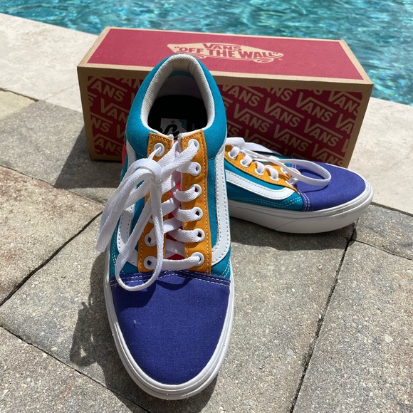 Van’s “off the walls” - Picture 2 of 9